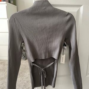 Aritzia grey long sleeve sweater